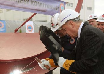 NA DŽUMU SA TURSKIM AUTOMOBILOM Erdogan:  Neprihvatljiv je trend pripisivanja svega dobrog Zapadu i ignoriranja islamske civilizacije
