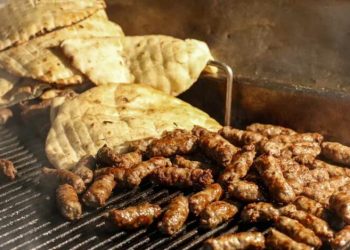 AFERIM ZA PAZARSKOG ĆEVABDŽIJU! Dijeli besplatne obroke za djecu koja nemaju para za užinu