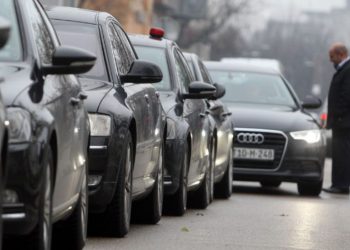 ŠVEDSKA VLADA NEMA NIJEDAN SLUŽBENI AUTOMOBIL: U isto vrijeme u BiH je registrovano 3548 službenih vozila !