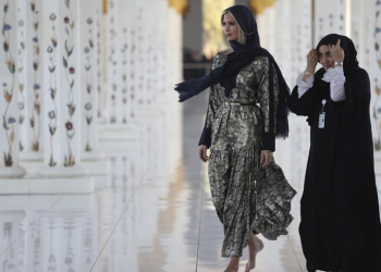 U HIDŽABU NE SLIČI NA BABU: Ivanka Trump u posjeti Ujedinjenim Arapskim Emiratima