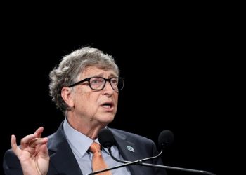 BILL GATES ZABRINUT, ALI I PUN NADE:  “Brinem se zbog štete koju će pretrpjeti ekonomija, ali moramo biti smireni. Ako zemlje budu dobro izvele izolaciju, vratit će se u normalu što prije”