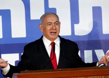 “CRNE ZASTAVE”: Protiv Netanyahua hiljade demonstranata, uprkos koroni