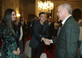 HAJIRLI KĆERKA! Mesut Ozil postao otac, a ime djeteta je više bosansko nego tursko