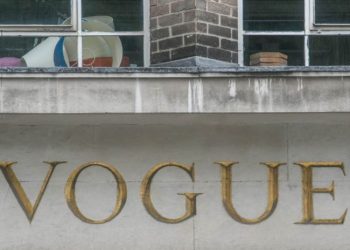 PRVI PUT U HISTORIJI, BIJELA NASLOVNICA “VOGUEA”: “Govoriti o bilo čemu drugom dok ljudi umiru, nije DNK našeg magazina…”