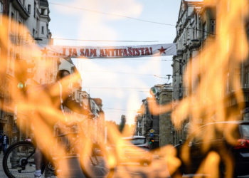 SARAJLIJE DEMONSTRIRAJU PROTIV USTAŠTVA: Hiljade ljudi ispred Vječne vatre pjevalo Bella Ciao i Vratiće se Valter