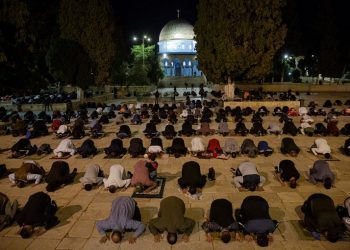 AL AQSA OTVORENA NAKON 70 DANA: Hiljade vjernika pohrlile u nju