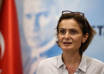 ŽENA ZBOG KOJE JE ‘PAO’ ISTANBUL Ona je ljevičarka, vozi motor i bori se za LGBT prava, a vlast je se toliko plaši da je pokušava smjestiti iza rešetaka