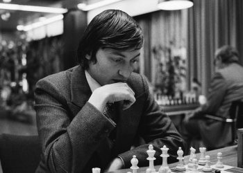 ”OVO JE RAZDOBLJE LUDILA”: Sovjetski velemajstor Anatolij Karpov govori o šahovskom rasizmu