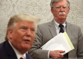 ‘BOMBA’ BOLTONOVOG MEMOARA Trump vjeruje kako sve ono što Macron dotakne postane govno