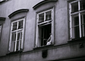 ‘IZVUKLE KRAĆI KRAJ SLAMKE’: Mentalni problemi zbog karantene veći među ženskom populacijom