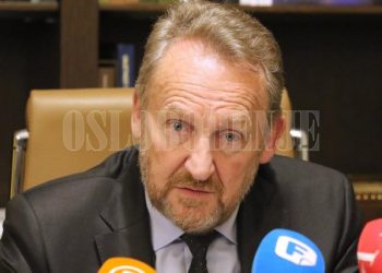 SDA POBJEĐUJE U NOVEMBRU Izetbegović: SDA ide sredinom, mir i nacionalno i građansko: Podržava nas tiha većina!