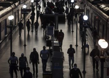 ZAŠTO U NEKIM ZEMLJAMA I DALJE SKAČE BROJ ZARAŽENIH: Siromaštvo, nipodaštavanje struke, prikrivanje podataka…