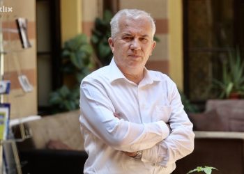 TI KOGA NISAM MOGAO SPASITI, SLUŠAJ ME! Latić: Kako bi bilo moguće živjeti, a ne reagirati na Aušvic, Jasenovac, Srebrenicu, Hudu Jamu…?!