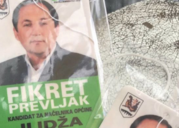 MIRIŠLJIVI (FI)KRET(EN): Mirisi za auto s likom kandidata SDA-ov marketinški izborni hit