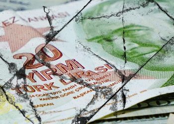 TURSKA LIRA U SLOBODNOM PADU: Šta je pokrenulo oštar pad?