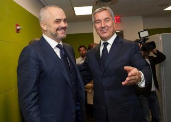 RAMA UZ RAME ĐUKANOVIĆU Rama: Treba stati iza Đukanovića koji je Crnu Goru učinio blistavom zvijezdom našeg regiona