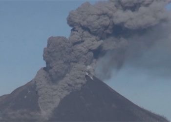 STUP PEPELA KULJA 5 KILOMETARA: Vulkan Mount Sinabung ponovo aktivan u augustu