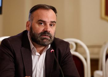 KAKO SE OGLAŠAVA JEDAN KEROVOĐA? Mustafić: Izetbegović treba takve kerbere