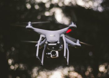 SAJAM DRONOVA:  Hiljadu dronova spektakularnim programom otvorilo azijski Sajam bespilotnih letjelica