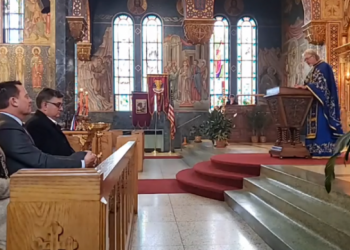 SRBI ZA TRUMPA: Grenell prisustvovao liturgiji u Milwaukeeu i dobio flašu šljivovice