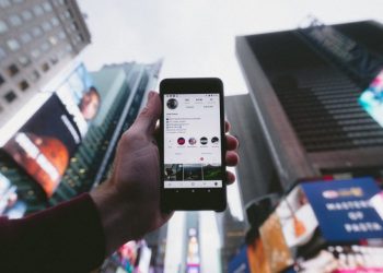 CIIE 2020: Plesačica na lopti postala viralni hit u Kini