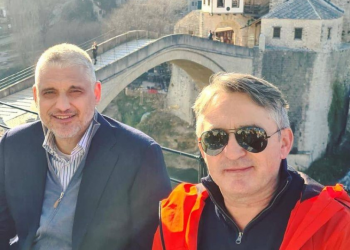 ČEDA VOLI ACU, A ŽELJKO BAKIRA K'O BRACU: Komšić i Jovanović sve lidere regiona „hvataju za gušu“, samo bi Vučiću i Izetbegoviću dali i svoju dušu?!