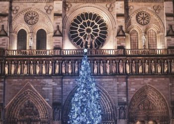 ‘JAKO EMOCIONALAN TRENUTAK’: U crkvi Notre-Dame održan tradicionalni koncert, prvi put od požara