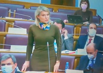 SELMOVA ZEMLJAKINJA: Urnebesan lapsus poslanice u crnogorskom parlamentu nasmijao region DO SUZA (VIDEO)