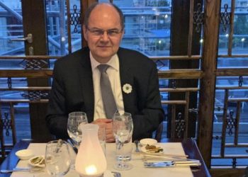 NJEMAČKA PREUZIMA INICIJATIVU U BOSNI Schiling: Traže se „voljni partneri“ kako bi pomogli Bosni