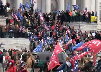 RULJA OD TRUMPOVIH FANOVA UPALA U CAPITOL: Obustavili postupak potvrđivanja predsjedničkih rezultata