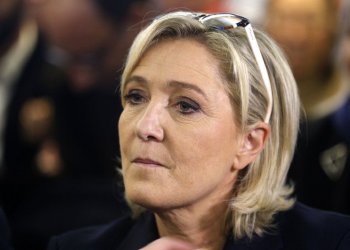 LE PEN TRAŽI ZABRANU HIDŽABA: Anketa pokazuje da je jako blizu Macronu