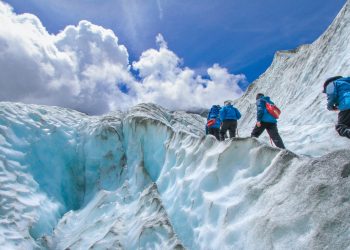 ALPINISTIČKI IZAZOV: Opasan uspon na zaleđene stijene u Češkoj