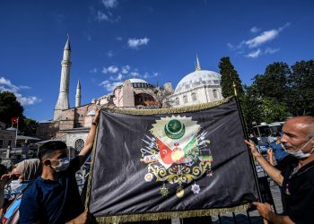 U ISTANBUL STIGAO POTOMAK POSLJEDNJEG SULTANA: Dočekan uz ovacije svojih pristaša