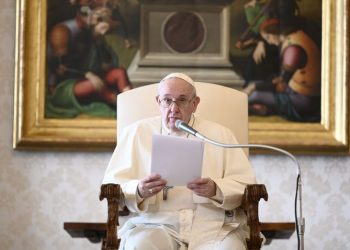 PAPA ODRŽAO MISU U BIVŠOJ PRESTONICI ISIL-a Franjo:  Mi vjernici ne možemo šutiti kada terorizam zloupotrebljava religiju