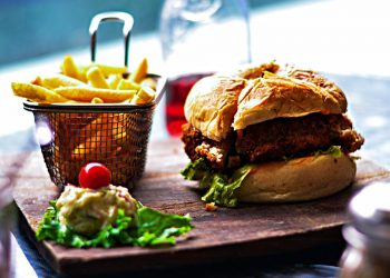 NAPADNUT BIG MAC:  Grupa želi ogromne oznake upozorenja o brzoj hrani koja se prodaje u Rusiji