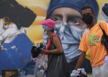 LATINSKA AMERIKA: Ulični umjetnici brojnim grafitima daju potporu medicinarima