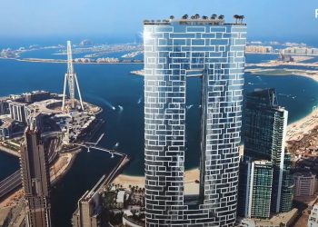 DUBAI: Hotelski bazen na 300 metara nadmorske visine ušao u Guinnessovu knjigu rekorda