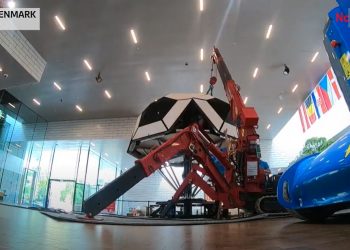 VIJESNIK EVROPSKOG NOGOMETNOG PRVENSTVA:  Nogometna lopta od 173.600 lego kocki