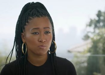 NAUŠNICE U OBLIKU REKETA:  Naomi Osaka na naslovnici Voguea Hong Kong