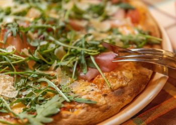 GASTRONOMSKA ATRAKCIJA:  Pizzeriju u Parizu uspješno vode autonomni roboti