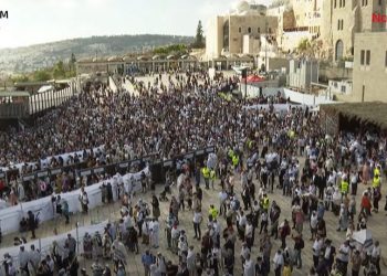 BLAGDAN SJENICA I ŽETVE:  Hiljade Židova u Jeruzalemu na blagoslovu za blagdan Sukkot