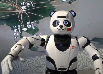 EXPO 2020: Panda robot Youyou pleše, vješto crta slova i vježba tai-chi