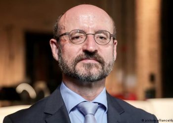 ZVONA ZVONE, A HORE SE EZANI Rohe: Tradicionalno prakticiranje religije nije politički islam