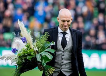 OPROSTIO SE OD NOGOMETA: Arjen Robben obukao odijelo i otišao u mirovinu