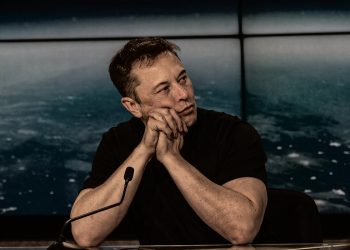 NHTSA: Tesla povlači 500 000 automobila zbog problema sa kamerom