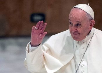 PAPA ZBUNJUJE VJERNIKE  Franjo: Imate gej dijete? Ne osuđujte ga nego mu dajte podršku
