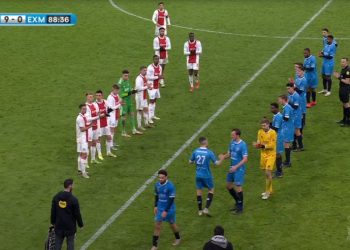 DIRLJIVA GESTA IGRAČA AJAXA:  Priredili špalir suparničkom igraču oboljelom od raka fibule