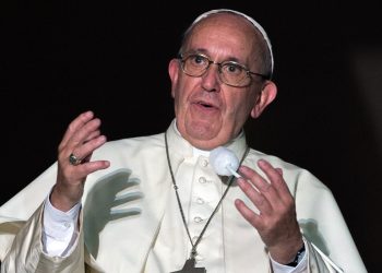 LIŠAVAJU SE BOGATSTVA OČINSTVA I MJAČINSTVA: Papa Franjo optužio vlasnike kućnih ljubimaca bez djece za sebičnost