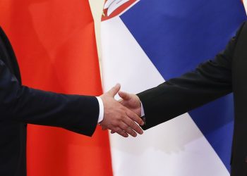 “JADNO I OPASNO”: New York Times s o “paklu na zemlji” u Srbiji i najvećoj glavobolji za Aleksandra Vučića