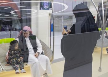 SAUDIJKE SE BUDE ISPOD ČADORA:  Tražili 30 žena koje će voziti brze vozove, a javilo ih se 28.000